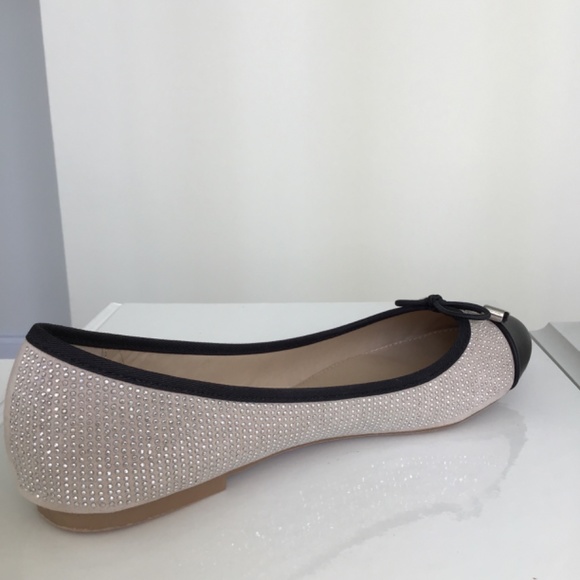 Light beige/black ballerina style light weight flats size 7 1/2 - Picture 4 of 8